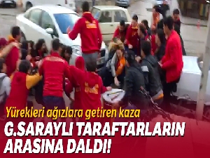 Otomobil, Galatasaraylı taraftarların arasına daldı! O anlar kamerada...