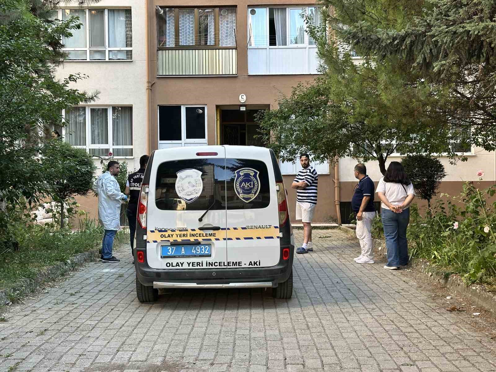 kastamonu-da-5-kattan-dusen-4-yasindaki-cocuk-agir-yaralandi