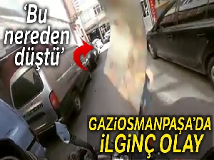 Başına halı düşen motosikletli neye uğradığına şaşırdı