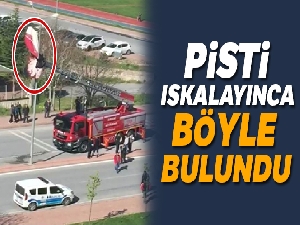 Paraşütçü direğe takıldı, itfaiye kurtardı