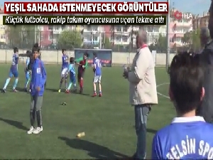 Minik oyuncular maç sonunda birbirine girdi