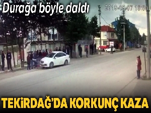 Kontrolden çıkan otomobil vatandaşların servis beklediği durağa daldı