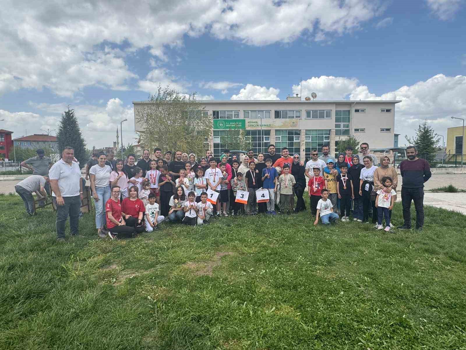 kutahya-da-aileler-hedeflere-el-ele-kostu