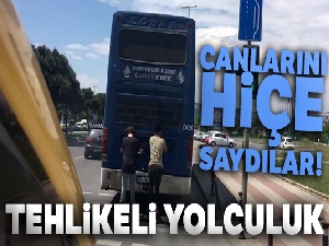 Otobüsün arkasında seyahat edip akrobatik hareketler yaptılar