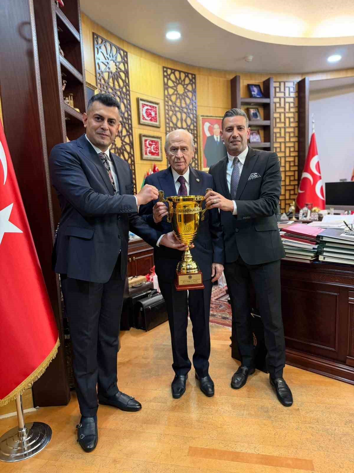 turk-boks-federasyonu-ndan-mhp-genel-baskani-devlet-bahceli-ye-ziyaret