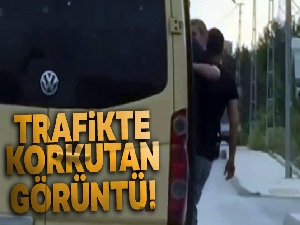 İstanbul'da tıka basa yolcu dolu giden minibüs kamerada