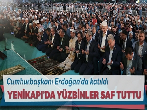 Yenikapı'da Enderun teravih namazında yüz binlerce kişi saf tuttu