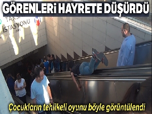 Taksim Metro İstasyonunda çocukların tehlikeli yürüyen merdiven oyunu