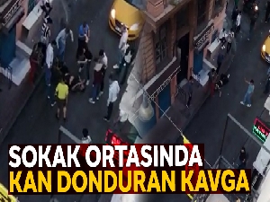 Beyoğlu'nda eğlence çıkışı tekme tokat kavga