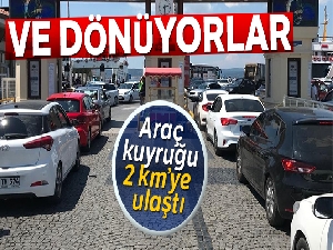 Çanakkale'de feribot kuyruğu 2 kilometreye ulaştı