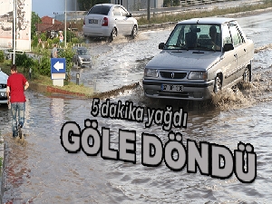 5 dakikalık yağmur ve dolu yolları dere yatağına çevirdi