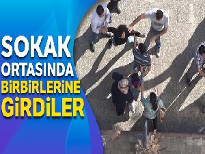 Kadınlar sokak ortasında birbirine girdi
