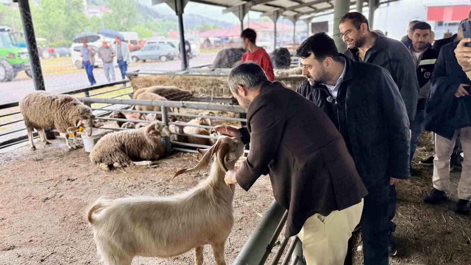 sahin-ve-cetinkaya-dan-kurban-satis-alanina-ziyaret