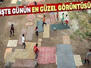 Yozgat'ta çocuklar eski halı ve kilimlerle halı saha yaptı