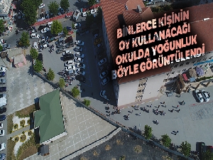 18 bin 450 seçmenin oy kullanacağı okuldaki yoğunluk havadan görüntülendi