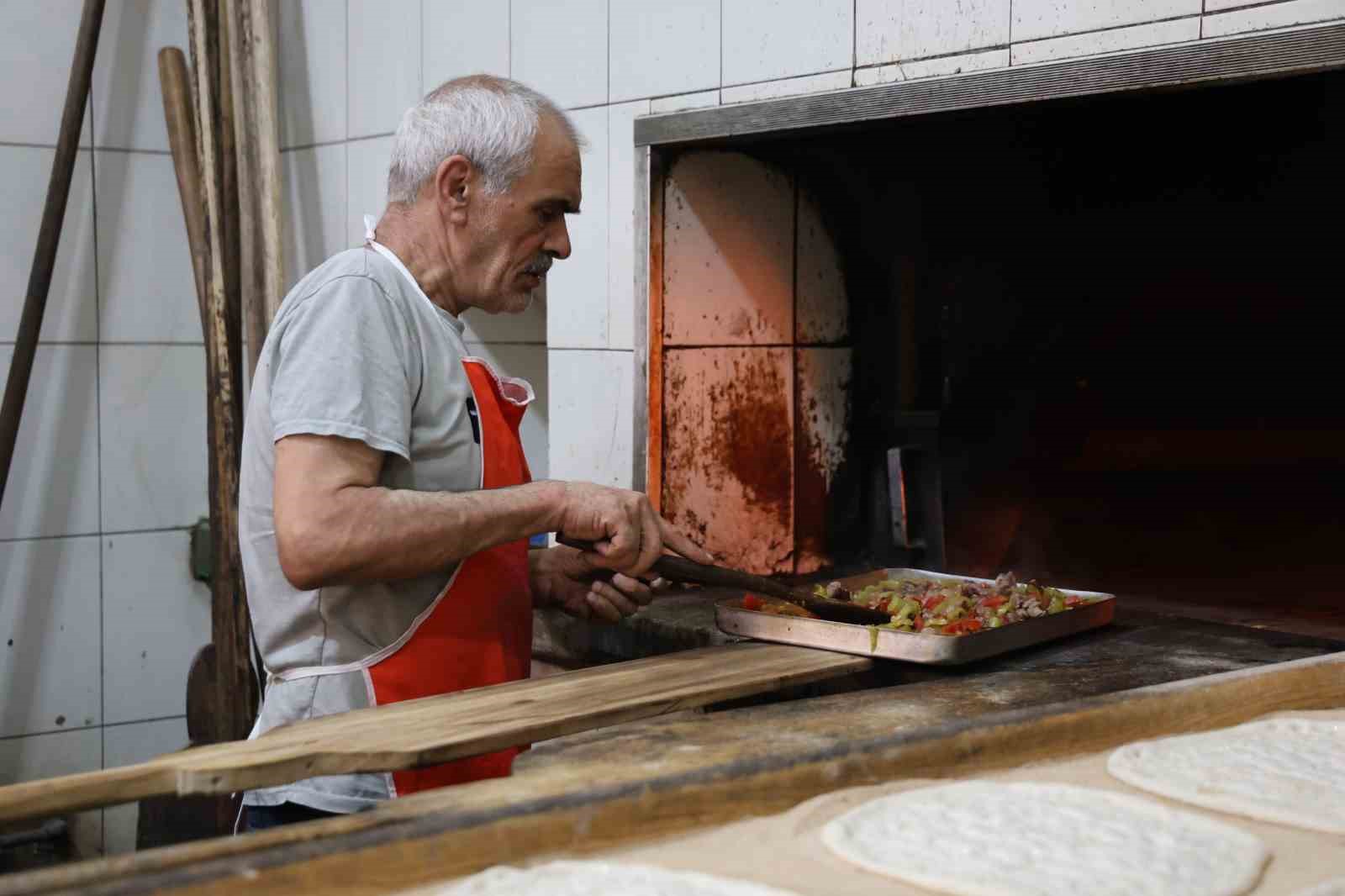 sicakliklarin-artmasiyla-firincilarin-zorlu-mesaisi-basladi