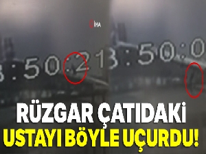 Rüzgar çatıdaki ustayı böyle uçurdu!