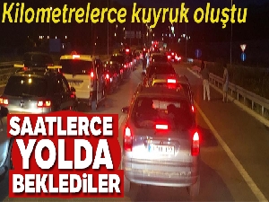 Yaz tatili için Türkiye'ye gelenler kilometrelerce kuyruk oluşturdu