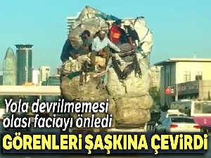 E-5'te kamyon kasasındaki çuval yığınlarının üzerinde tehlikeli yolculuk kamerada