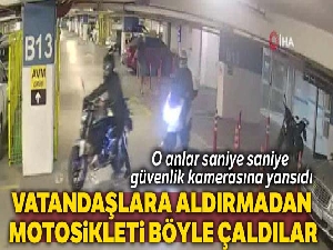 Ataşehir'de alış veriş merkezinin otoparkında motosiklet hırsızlığı kamerada