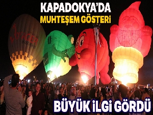 Kapadokya'da sıcak hava balonlarından muhteşem gösteri