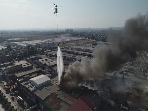 Geri dönüşüm fabrikasındaki yangına ‘TOMA' takviyesi