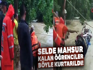 Selde mahsur kalan öğrenciler nehre gerilen iple kurtarıldı