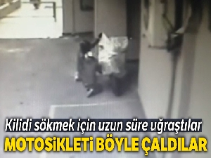 Kozyatağı'nda motosiklet hırsızlığı kamerada