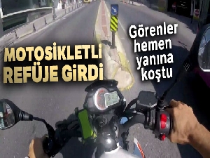 İstanbul'da otobüsü sollamak isteyen motosikletli gencin kazası kamerada