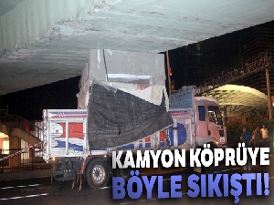 Şişli'de kamyon köprüye sıkıştı