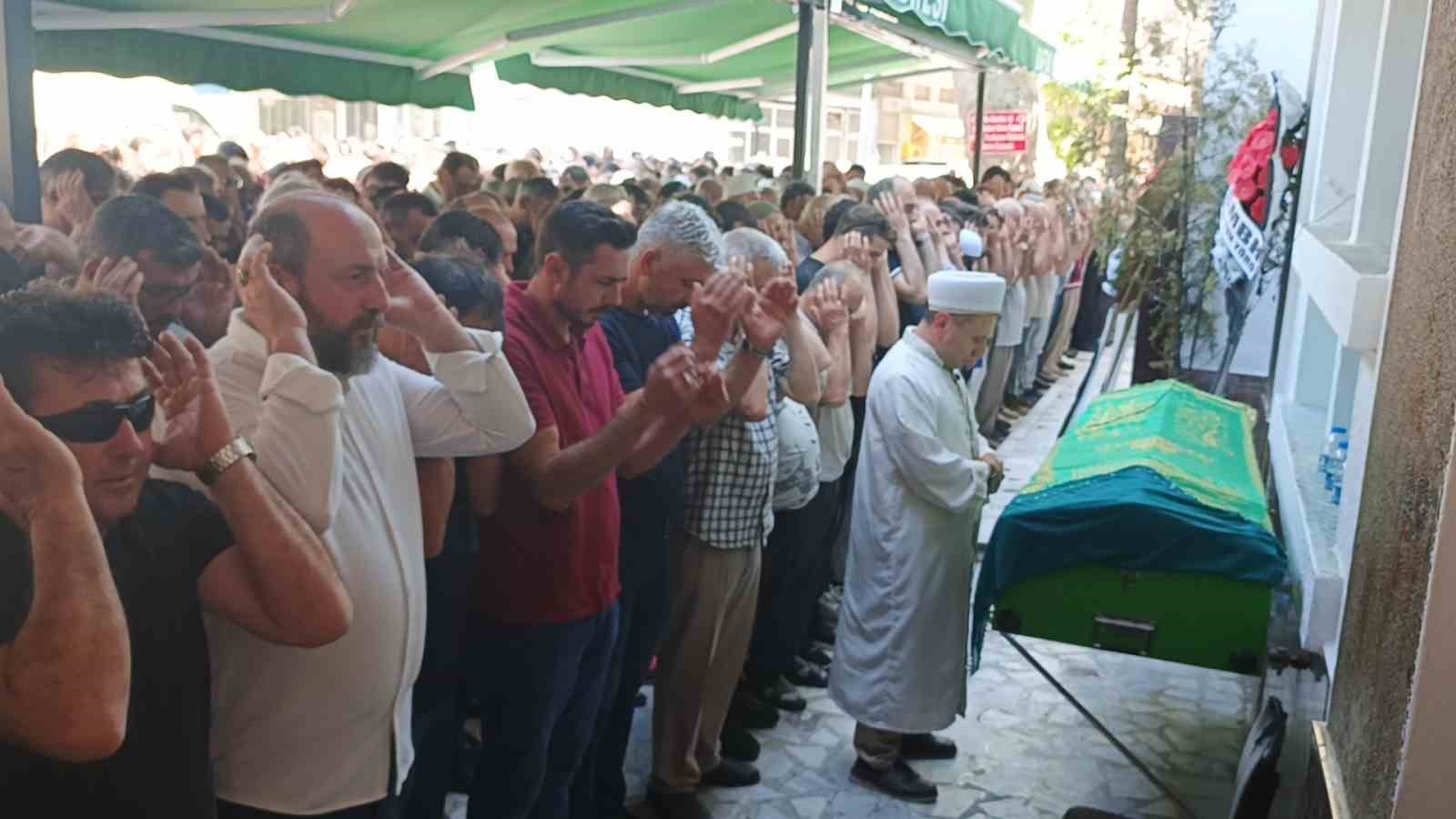 derbent-baraji-nda-olu-bulunan-2-cocuk-annesi-kadin-son-yolculuguna-ugurlandi