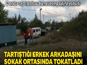 Kadın, tartıştığı erkek arkadaşını herkesin içinde tokatladı
