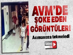 Minik çocuğa acımasız tekme kamerada