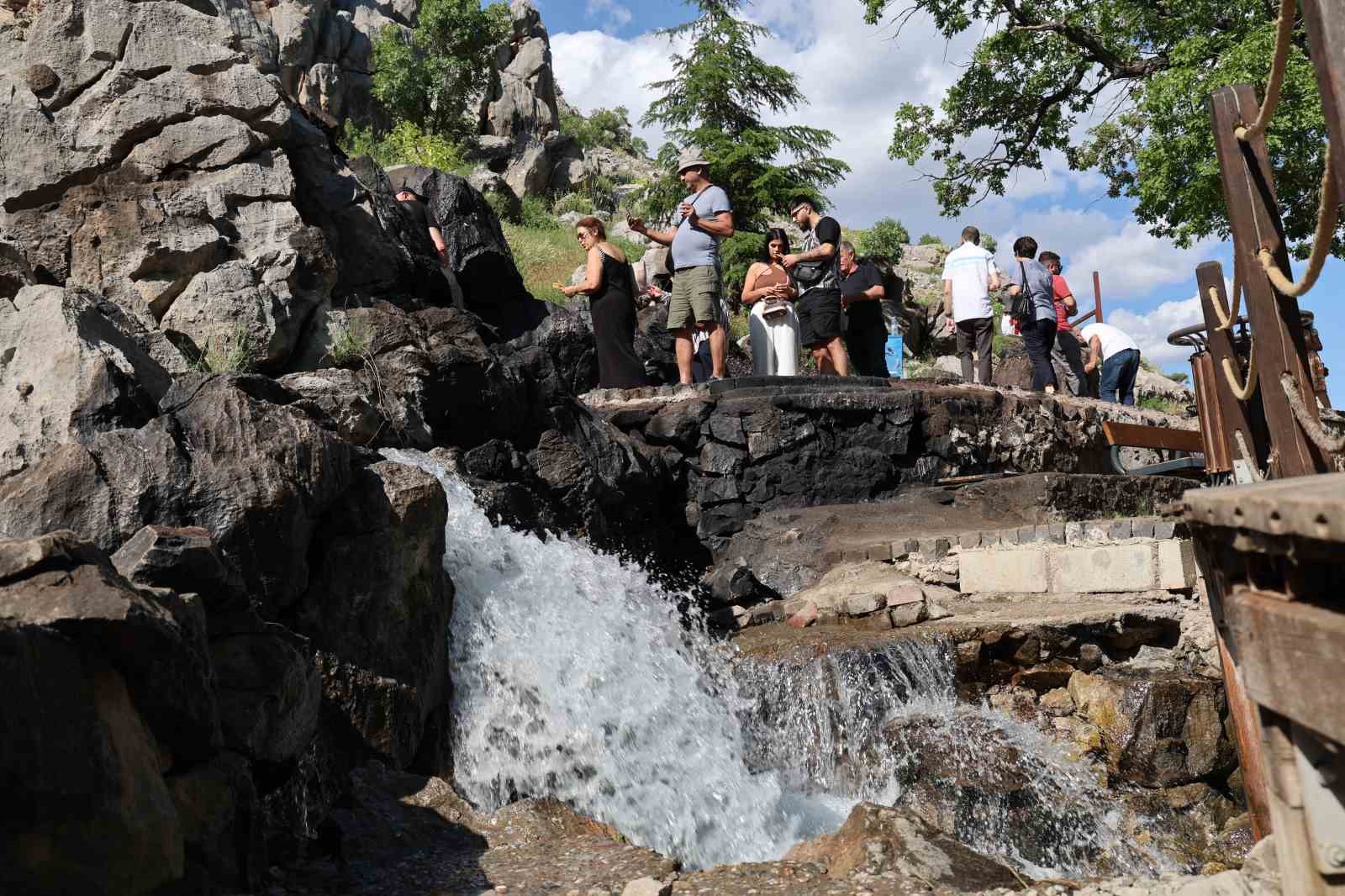 munzur-gozeleri-nde-yaz-yogunlugu-basladi
