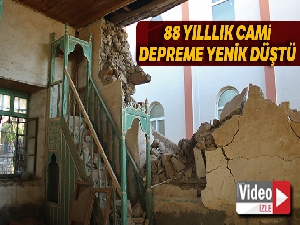 88 yıllık cami depreme yenik düştü