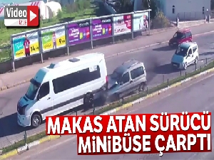 Makas atan sürücü önündeki minibüse çarptı