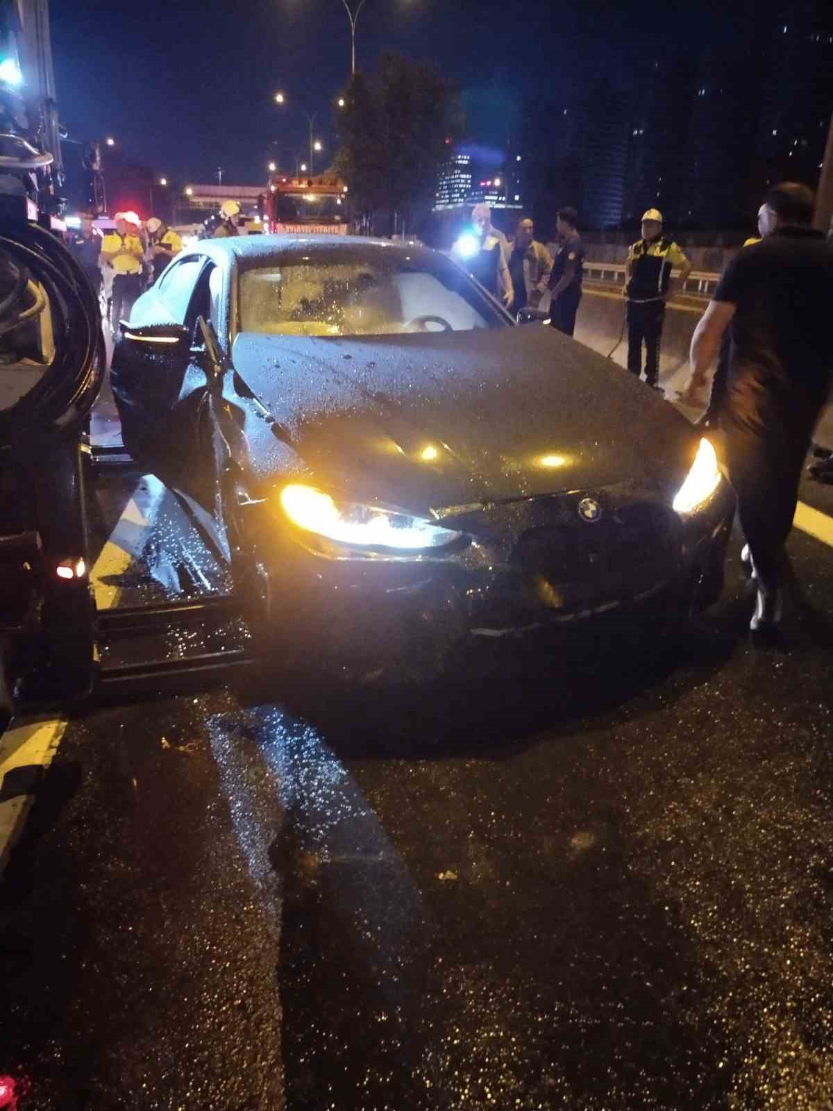 uskudar-da-uc-aracin-karistigi-zincirleme-trafik-kazasinda-4-kisi-yaralandi