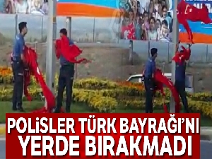Polisler Türk Bayrağını yerde bırakmadı