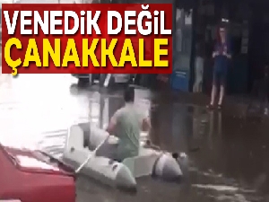Çanakkale'ye yağmur yağdı, vatandaş dışarı deniz botuyla çıktı