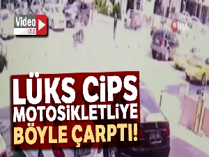 Kadıköy'de lüks cipin motosikletliye çarpıp kaldırıma çıktığı anlar kamerada
