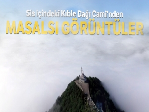 Sis içindeki Kıble Dağı Cami'nden masalsı görüntüler