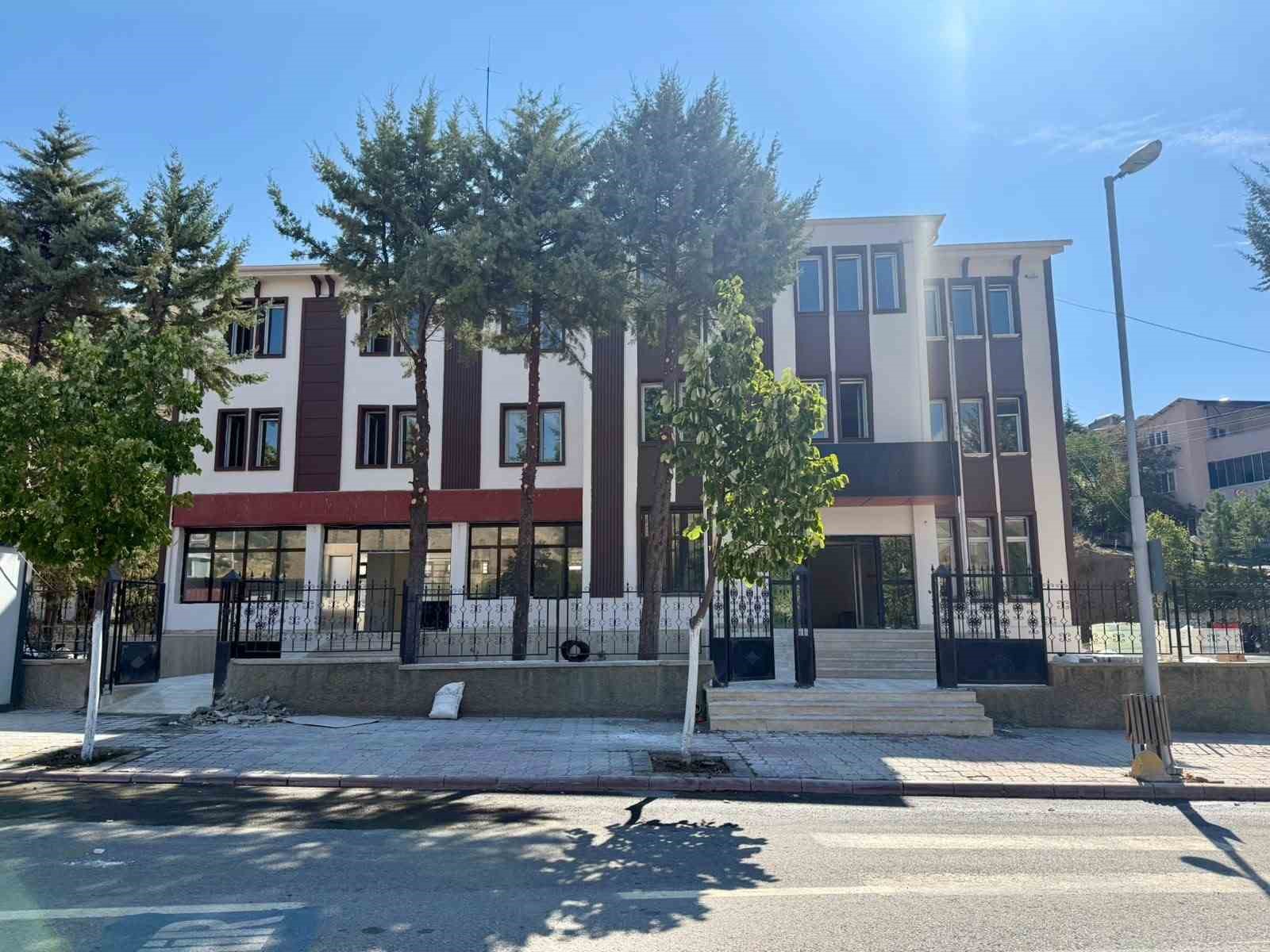 kuluncak-ta-50-yatakli-otel-projesinde-calismalar-suruyor