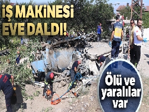 Kamyonun çarptığı müstakil ev yıkıldı