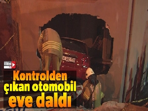 Otomobilin girdiği dairenin boş olması faciayı önledi