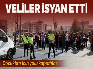 Çocukları için yolu trafiğe kapattılar