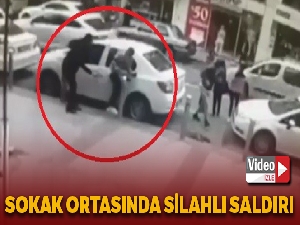 Sokak ortasında silahlı saldırı güvenlik kamerasında