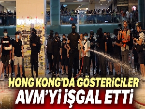 Hong Kong'da göstericiler AVM'yi bastı