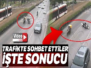 Trafikte sohbet ve kaza anı kamerada