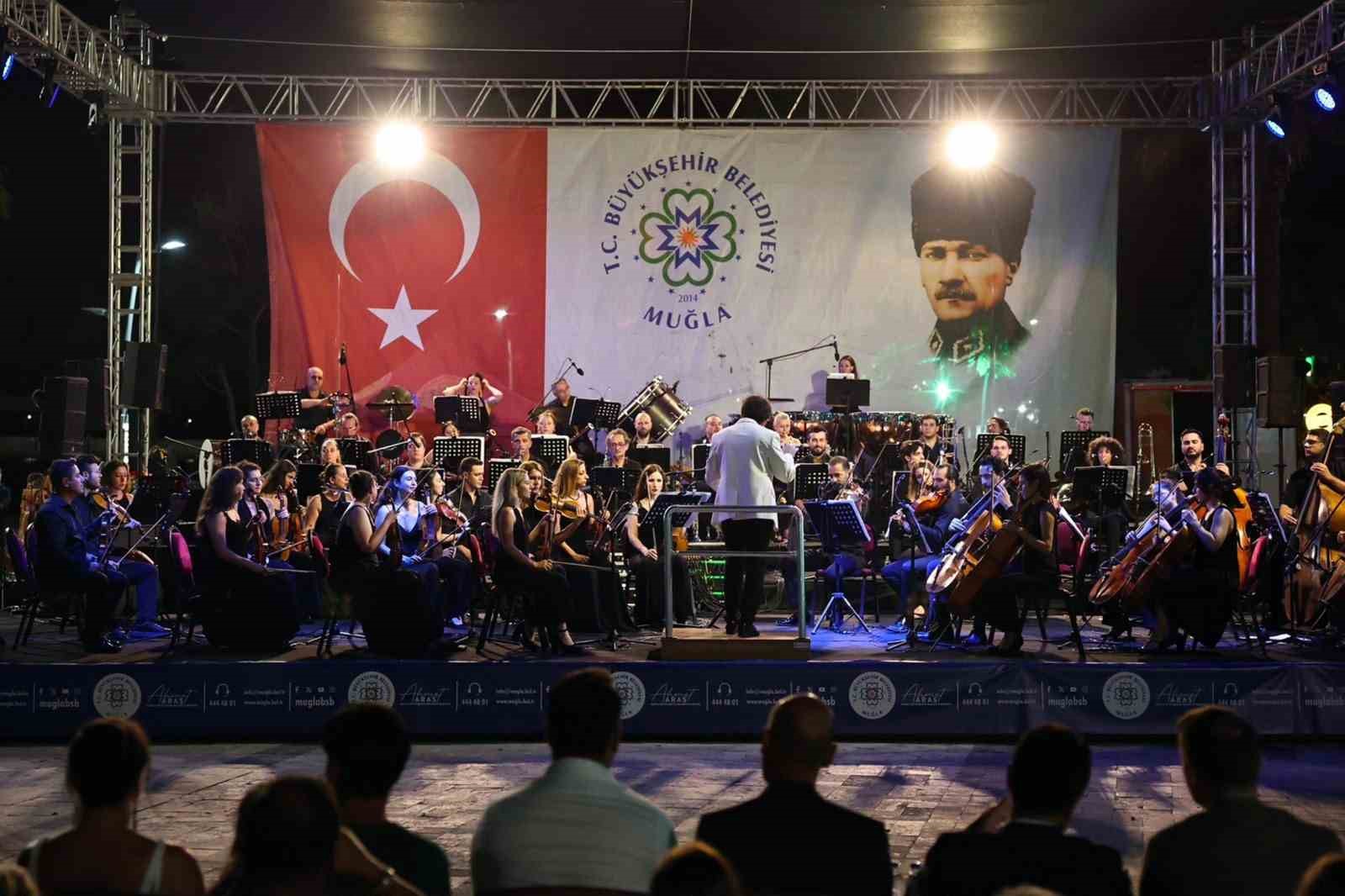 anadolu-senfonisi-bodrum-da-yankilandi