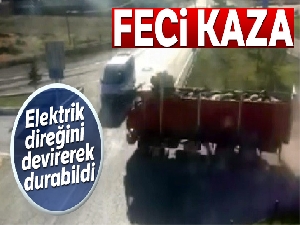 Öğrenci servisi ile kamyonun çarpıştığı feci kaza kamerada